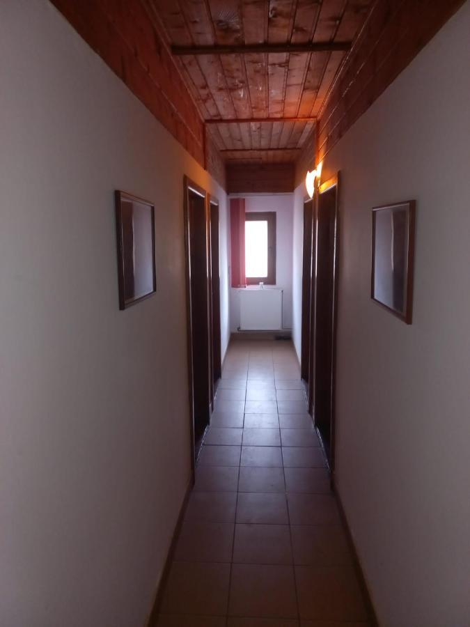 Double Room With Private Bathroom By Osteria Constantino Targoviste Exterior foto